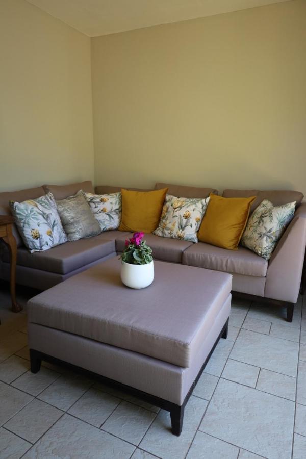Mountain Rose Guesthouse Louis Trichardt Exterior photo